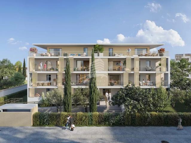 FREJUS PLAGE T2 AU 1er ETAGE AVEC PARKING EN SOUS SOL