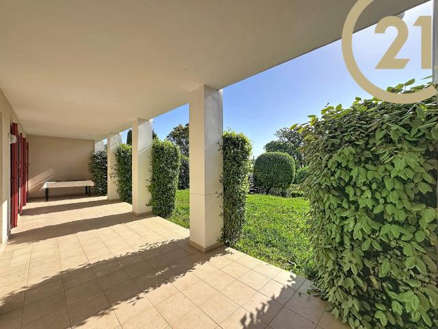 FREJUS RESDIENCE DE STANDING AVEC PISICINE 3 PIECES AVEC JARDIN DE 200M2 GARAGE ET PARKING