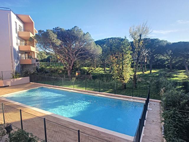 FREJUS T2 terrasse, place de parking, piscine