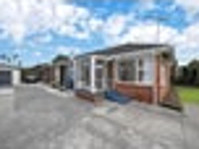 Fresh, Easy Care Living in a Prime Location