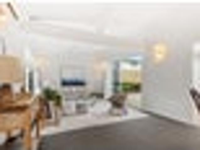 Fresh, Fabulous, Freehold & Fully Fenced
