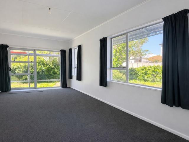 Fresh, Light Filled – Spacious 1 Bedroom with Parking