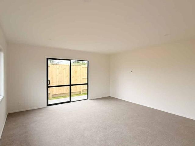 Fresh, Modern and Move In Ready FIRST WEEKS RENT FREE