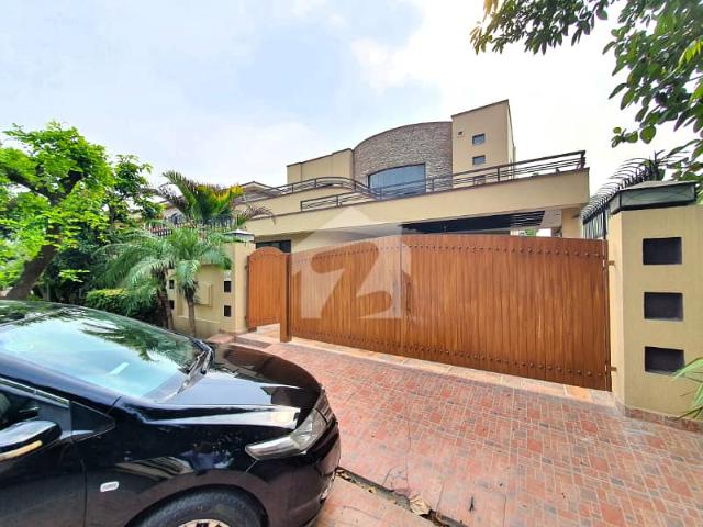 Fresh Renovated One Kanal Independent Luxury Bungalow Near Big Park And Market Situated In Phase 5 Block B