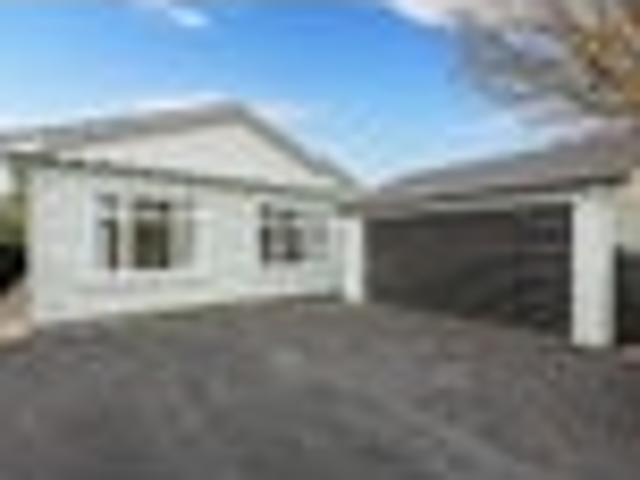 Fresh, Spacious & Perfectly Positioned!