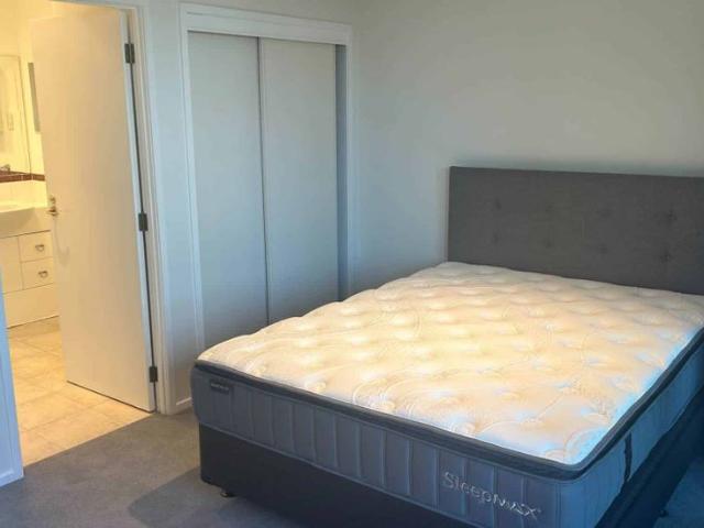 Freshly Renovated Building One Bedroom Apart.