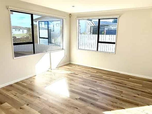 Freshly Renovated Family Home in Whitby