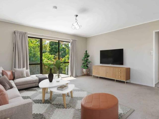 Freshly Renovated Family Home in a Convenient.