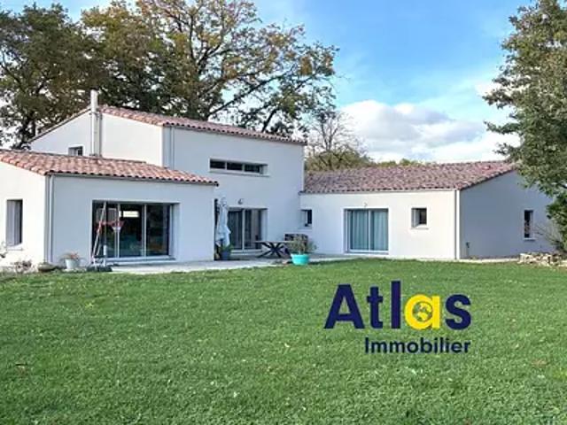 Fressines 79370 Achat / Vente maison 8 pièces t8 au dernier étage