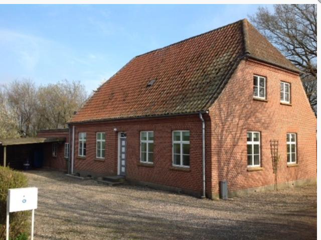 Fritliggende villa med udsigt