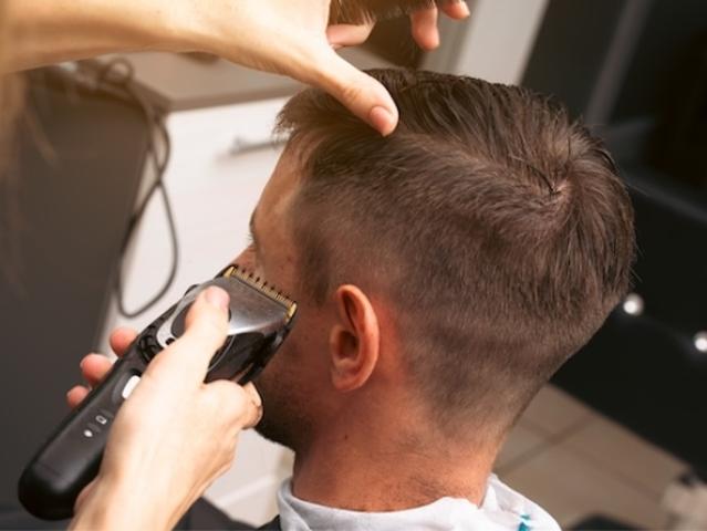 FRIBOURG FRISEURSALON ZUM VERKAUF IM ZENTRUM