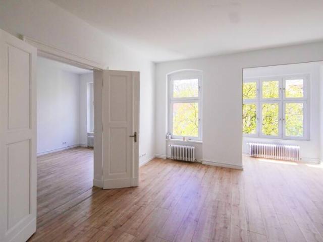 Friedenau: sanierte 3 Zi Altbau Wohnung mit Wintergarten
