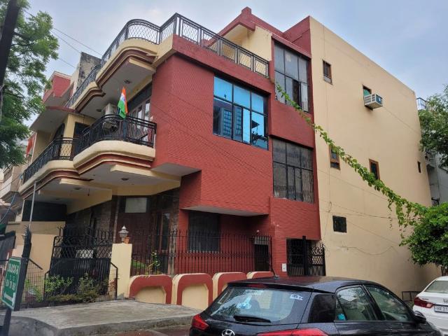 Friends Colony, South Delhi 4 Bedroom 500 Sq. Ft. Builder Floor in Friends Colony Delhi Listing ID: #10394