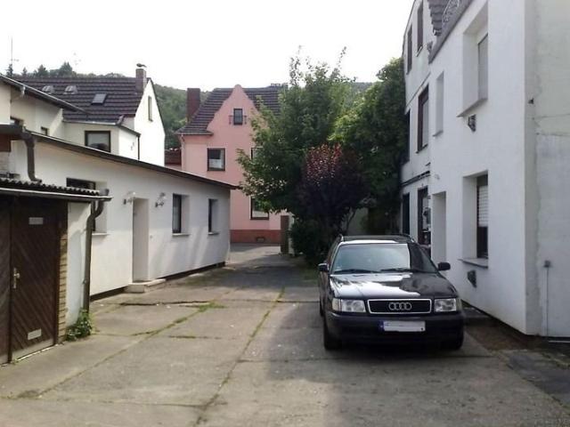 Friesdorf: Ensemble kleiner MFHs mit Innenhof & 3 Garagen