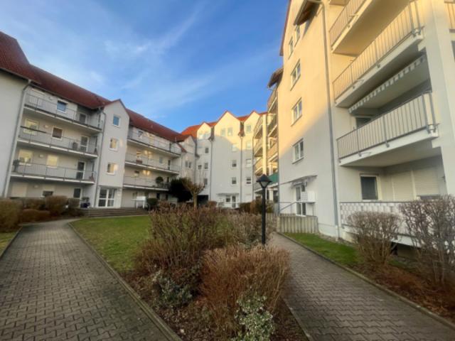 Frisch gestrichene 3 Zimmer Wohnung mit Balkon, Aufzug und Keller in Hildburghausen!