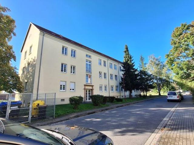 Frisch hergerichtet! Vierraumwohnung mit Balkon Schnell sein lohnt sich!