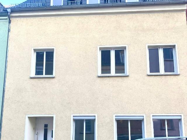 Frisch saniert, sofort bezugsbereit! Modernes Einfamilienhaus mit Einliegerwohnung, kleinem Grundstück und Balkon