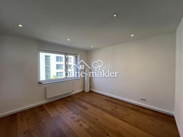Frisch sanierte 3 Zimmer Wohnung mit großem Süd /Westbalkon