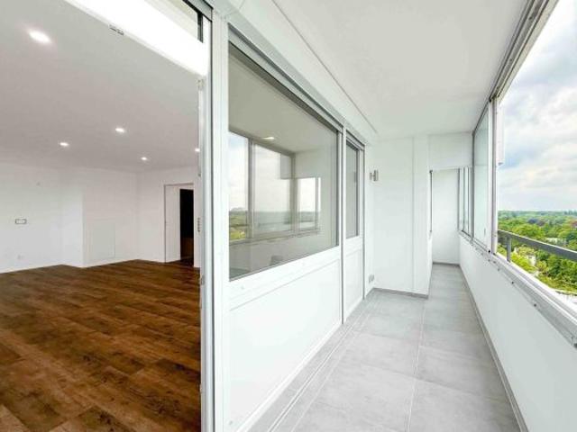Frisch sanierte 2 ZKB mit Penthouse Charakter Wohnen über den Dächern von Augsburg!
