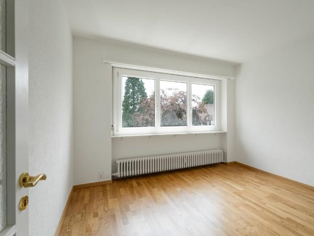 Frisch sanierte 4 Zimmer Wohnung im Kreis 6