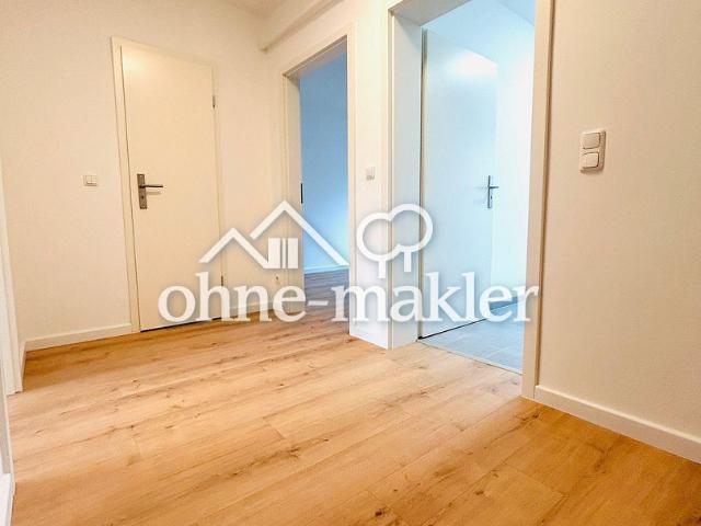 Frisch sanierte, toll geschnittene 2 Zimmer Wohnung mit Balkon