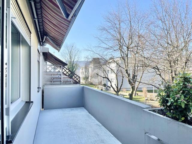 FRISCH RENOVIERT, MIT GROSSEM BALKON, AN GUTER LAGE