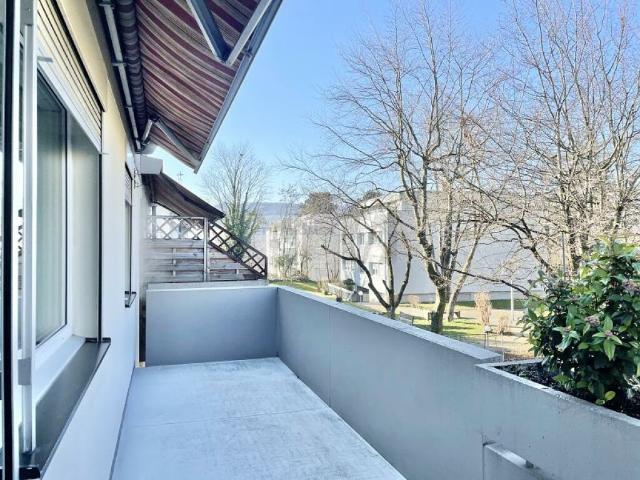 FRISCH RENOVIERT, MIT GROSSEM BALKON, AN GUTER LAGE
