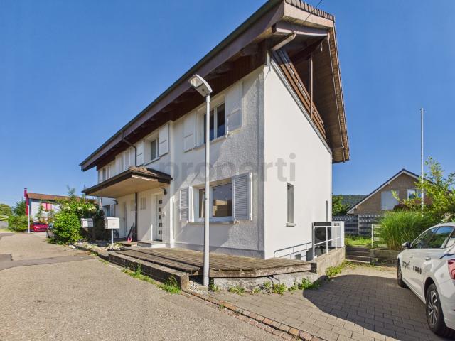 Frisch renoviert am Rand der Grünzone mit Pavillon und ausgebautem Keller