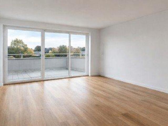 Frisch renoviert! Helle 80 m² Wohnung mit Balkon & TG Stellplatz