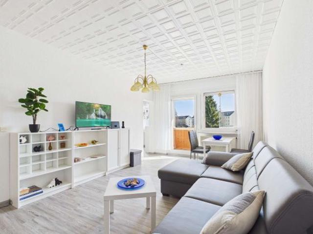 Frisch renoviert! Sonnige 3 Raum Wohnung mit Balkon in Oelsnitz