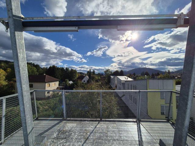 Frisch renoviert* Traumhaft schöne 3 Zimmer Wohnung mit separater Küche und sonnigem Balkon!