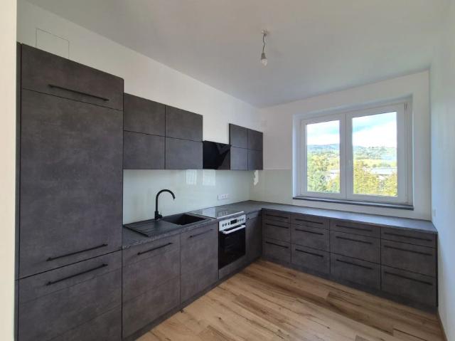 Frisch renoviert* Traumhaft schöne 3 Zimmer Wohnung mit separater Küche und sonnigem Balkon!