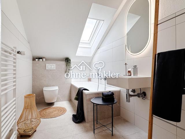 frisch renoviert und sofort frei: 3 Zimmer mit Balkon und Stellplatz