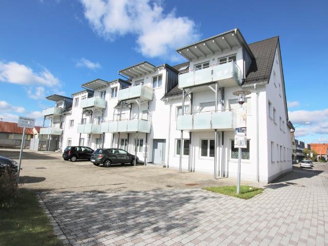 frisch renovierte 4 Zimmer Wohnung mit Balkon