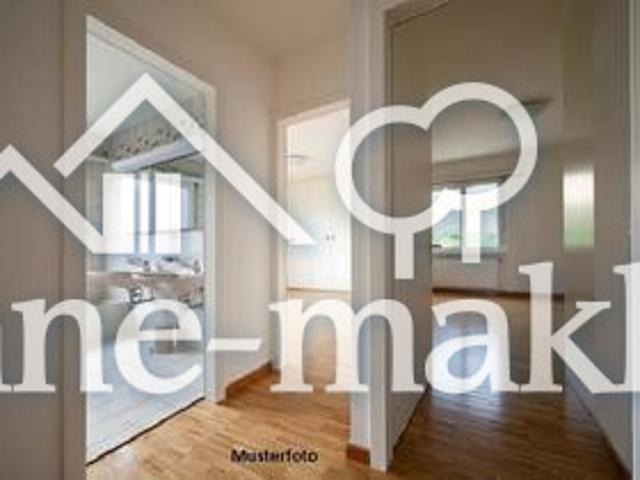Frisch renovierte 4 Zimmer Wohnung mit Keller
