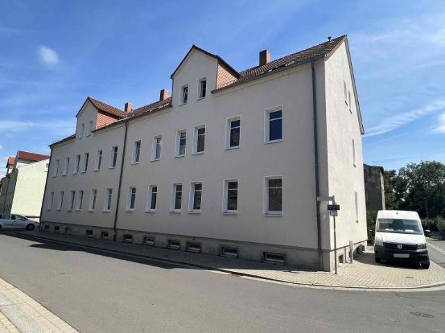 Frisch renovierte 2 Raumwohnung im gepflegten Wohnhaus und in ruhiger Lage zu vermieten
