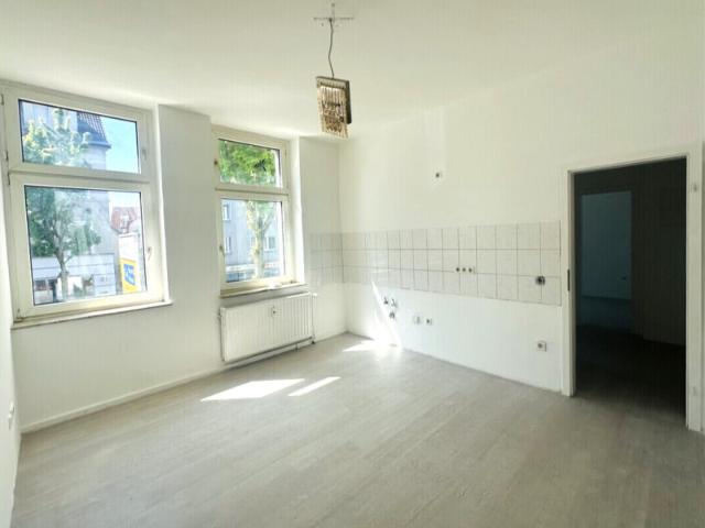 Frisch renovierte 2 Zimmer Wohnung mit Wohnküche in zentraler Lage