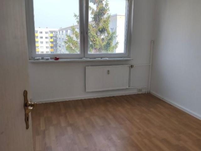 Frisch Renovierte 3 Raum Wohnung mit Badewanne und Balkon