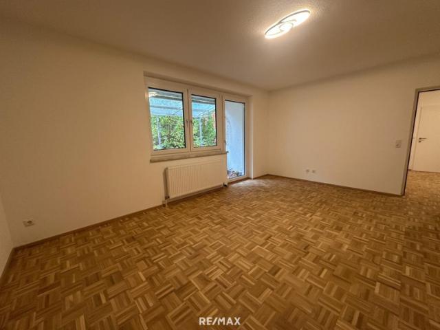 Frisch renovierte 3 Zimmer Wohnung mit grüner Terrasse