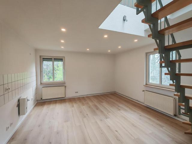 Frisch renovierte, exklusive Maisonettewohnung mit Galerie, Kamin & Gartenanteil. Provisionsfrei Maisonette Berlin