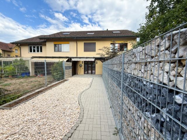 Frisch renoviertes 4.5 Zimmer Reihenhaus mit Garten in Kriegstetten – ab sofort verfügbar