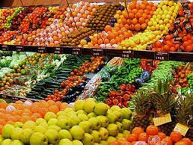 FRUTTA E VERDURA AL CENTRO DI MILANO PICCOLO E REDDITIZIO ABBIAMO UN BEL NE