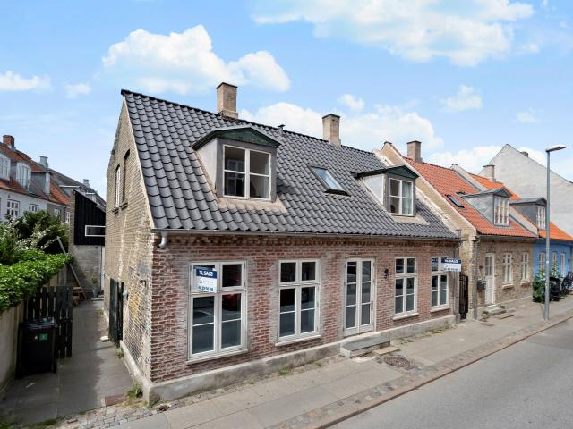 Frue Kirke Stræde 10