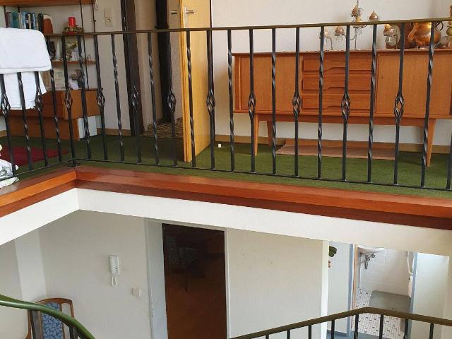 Frühjahrsangebot. Einfamilien Wohnhaus mit Einliegerwohnung u. Garagengebäude mit Carport von Detmold