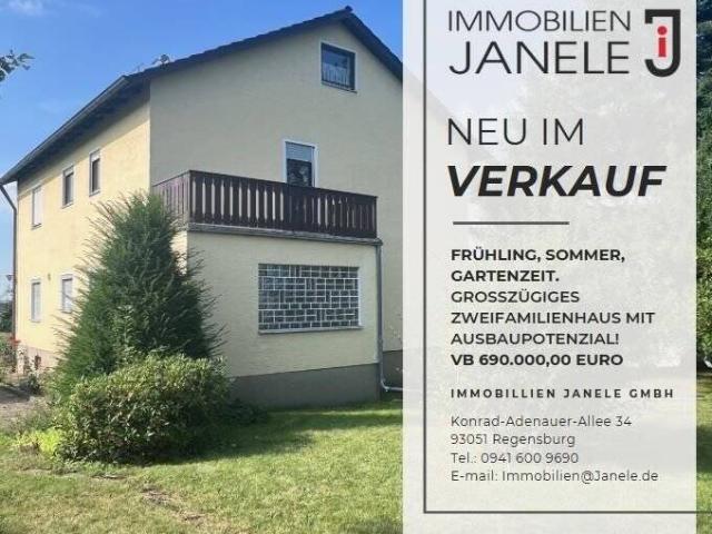 Genießen Sie den Sommer im Garten! Großzügiges Zweifamilienhaus mit Ausbaupotenzial!