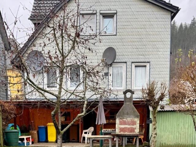 Frühlingsaktion Zentral gelegenes EFH mit eingezäuntem Garten in Bad Laasphe / Stadt zu verkaufen