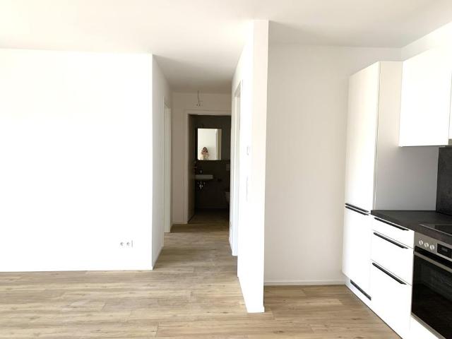 FÜ: Erstbezug! Schöne, helle 2 Zi Whg 1.OG mit EBK, Balkon, Aufzug + TG Stellplatz