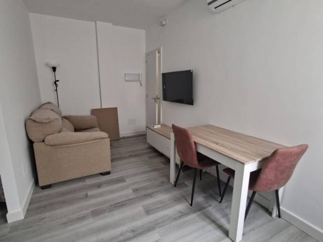 FUNCIONARIO NO FUMADOR APARTAMENTO PARQUE NICOLAS SALMERON