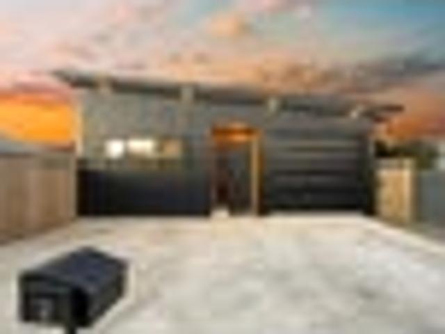 Functional modern 3 bed, 2 bath home