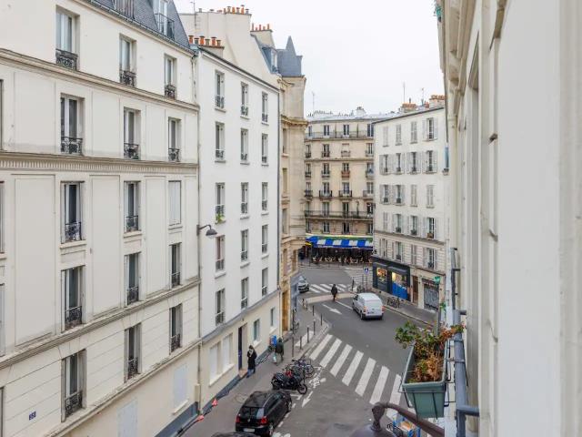 Functional and Perfectly Optimized: Charming 1 Bedroom Apartment in the 18th Arrondissement, Paris Amsterdam Apartments for Rent